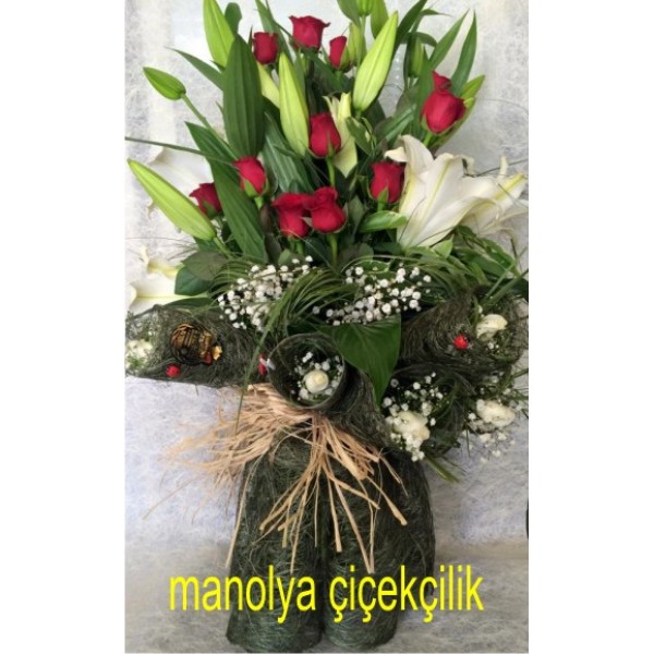 11 ADET GÜL VE KAZABLANKA BUKETİ
